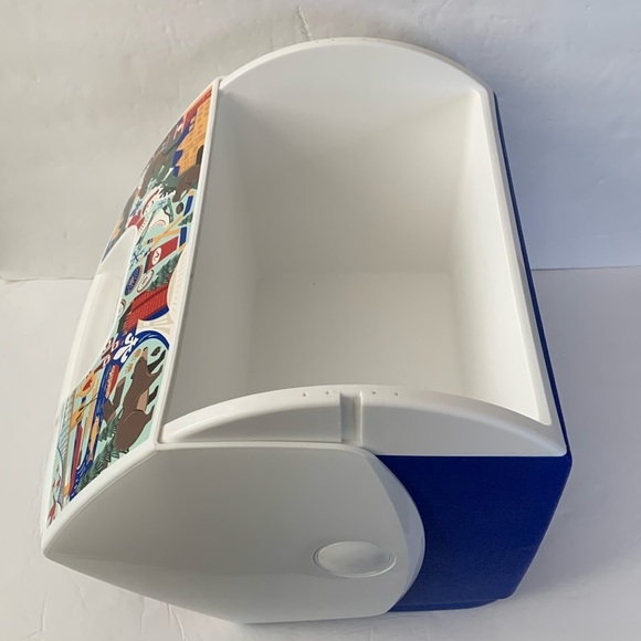 Igloo 16 Qt Canada Quebec City Graphic Playmate Elite Cooler NWT - Picture 6 of 10